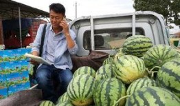 莒县网红吃瓜视频搞笑,笑料百出，欢乐无限